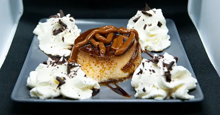 Flan con Nata y Dulce de Leche